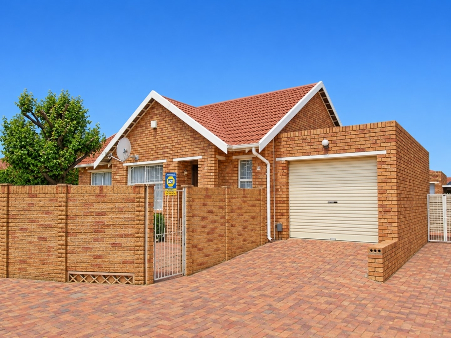 2 Bedroom Property for Sale in Langenhovenpark Free State